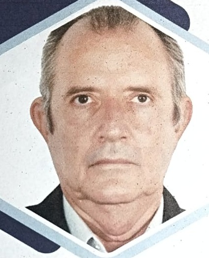 Fotografía de la dirección de EVALUA, incluida en la credencial profesional proporcionada